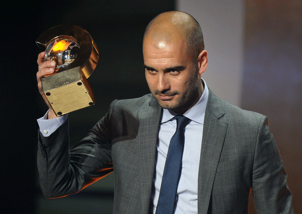  Barcelona's Pep Guardiola wins the FIFA World Coach of the Year award.[Source:Sina.com]