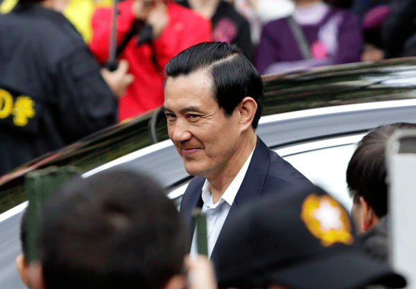 Ma Ying-jeou, candidate of the Kuomintang Party for Taiwan leader election arrives at a polling station on Saturday, Jan.14, 2012.