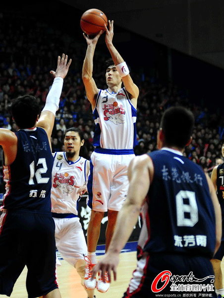 Liu Ziqiu of Shanghai Sharks makes a jumper in front of Guangdong's Su Wei during a CBA game on Jan. 15, 2012.