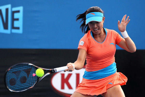 Zheng Jie of China returns a ball during a match against American Madison Keys in the first round of Australian Open on Jan.17, 2012. [Source:Sina.com]