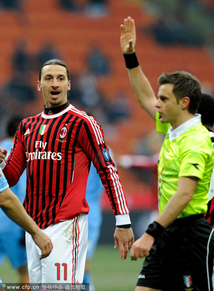 Zlatan Ibrahimovic of AC Milan spepaks to referee Nicola Rizzoli during the Serie A match between AC Milan and SSC Napoli at Stadio Giuseppe Meazza on February 5, 2012 in Milan, Italy. 