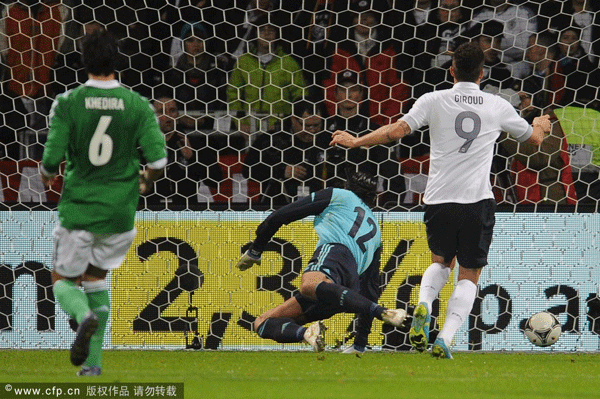 Olivier Giroud (R) of France scores his team's opening goal during the International friendly match between Germany and France at Weser Stadium on February 29, 2012 in Bremen, Germany. 