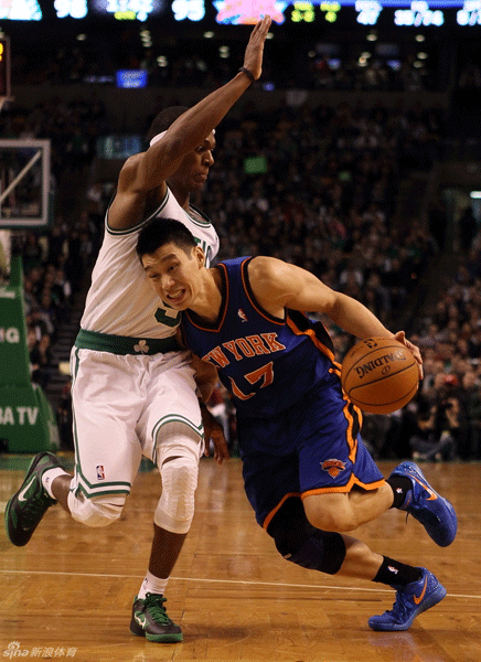  Jeremy Lin drives against Celtics' Rajon Rondo in a Knicks' loss Sunday. 