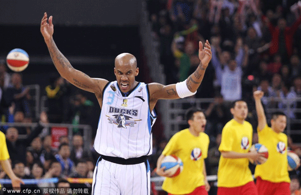 Stephon Marbury scored 11 of his 28 points in the fourth quarter to lead the Ducks to 3-1 in the CBA Finals against Guangdong.  