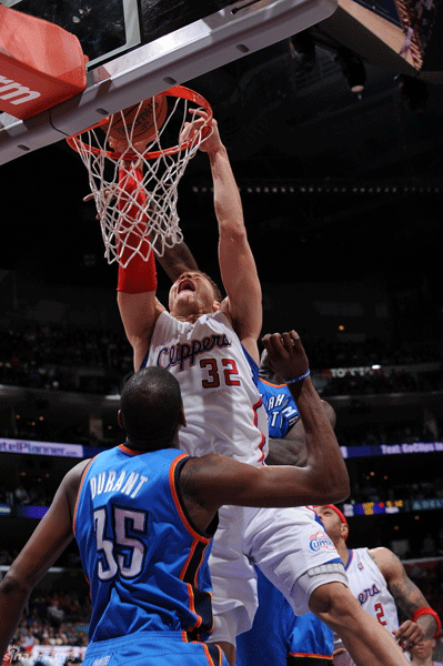  Blake Griffin slams dunk in front of Kevin Durant in LA Clippers' win over the Thunders on April 17, 2012. 
