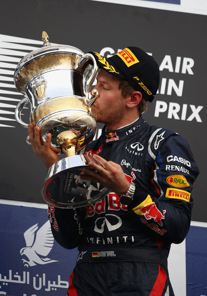 Sealed with a kiss: Sebastian Vettell celebrates winning the Bahrain Grand Prix. [Photo:Sina.com]