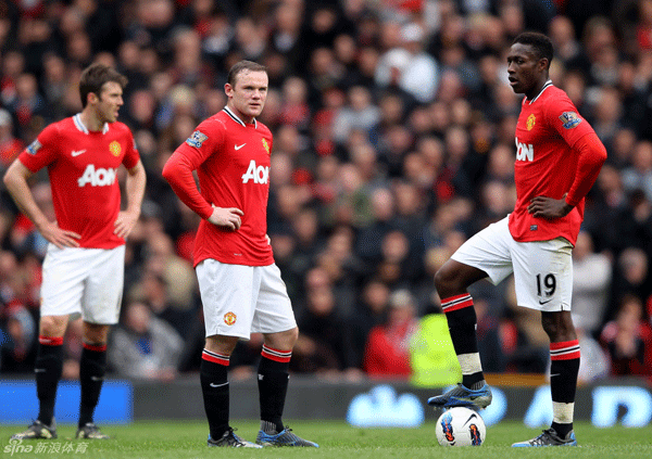 Rooney and Welbeck look dejected after conceding the fourth.