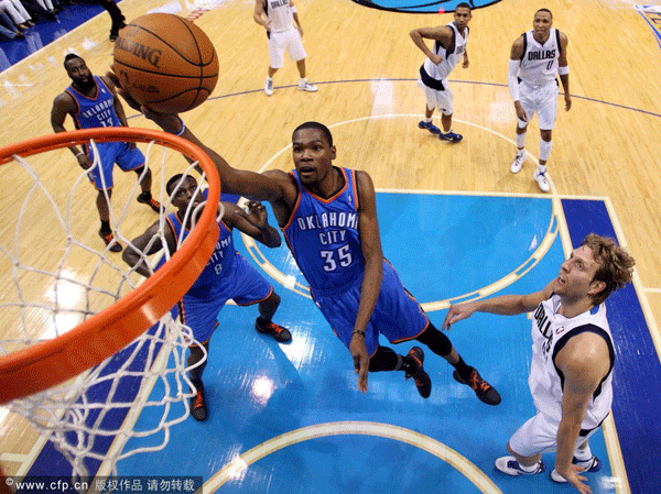 Oklahoma City Thunder player Kevin Durant (L) goes to the basket against the Dallas Mavericks in the first half of game four of the Western Conference Quarterfinal round game at the American Airlines Arena in Dallas, Texas on May 5, 2012.