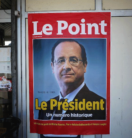 A poster of French magazine 'Le Point' shows France's newly elected President Francois Hollande in Brive-La-Gaillard, southern France, May 7, 2012. [Xinhua] 