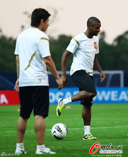 Dario Conca (left) and Muriqui in the training.