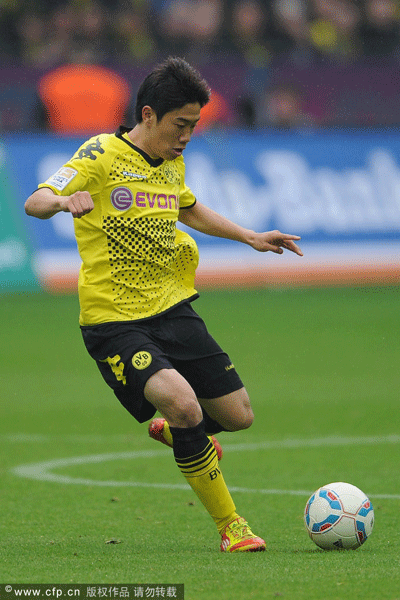 Shinji Kagawa of Dortmund controls the ball during the Bundesliga match between Borussia Dortmund and SC Freiburg at Signal Iduna Park on May 5, 2012 in Dortmund, Germany. 