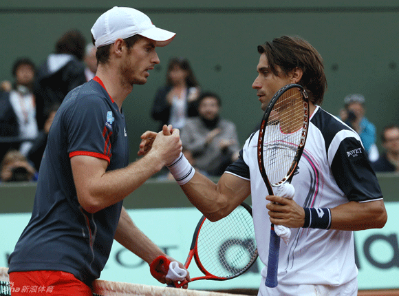 Andy Murray shakes hands with David Ferrer after the quarterfinal of French Open on June 6, 2012.