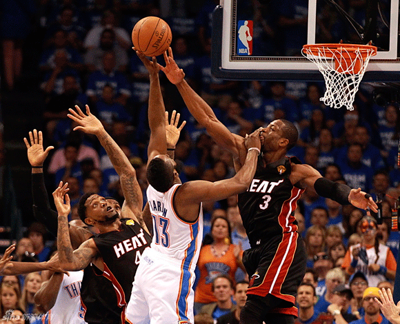 Dwyane Wade tries to block James Harden's shot.