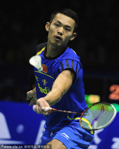  Lin Dan of China returns a shot during the semifinal of Thomas Cup between China and Japan.
