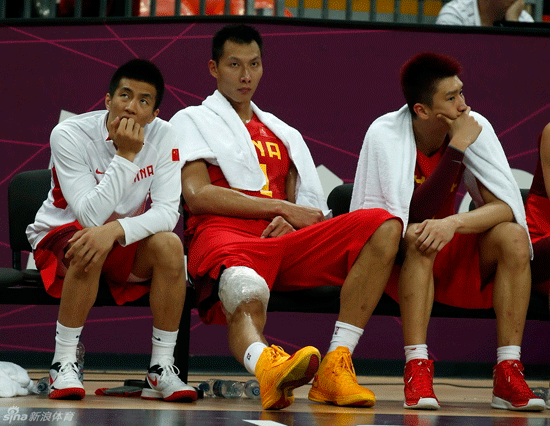  Yi Jianlian suffered an injury in China's loss to Australia.