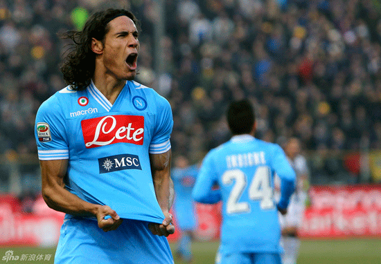  Edinson Cavani scored the late winner for Napoli.