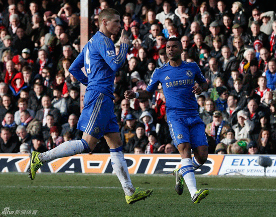 Fernando Torres celebrates after drawing Chelsea level against Brentford at Griffin Park on Jan.27, 2013.