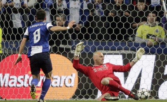 Joao Moutinho scored the winner for Porto in the first leg of UEFA Champions League last 16 tie against Malaga on Feb.19, 2013.