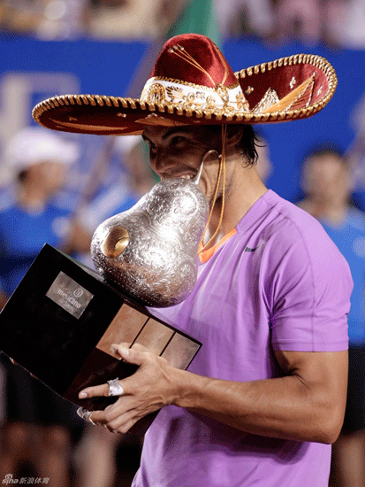 A dominant Rafael Nadal has dismantled his Spanish compatriot David Ferrer 6-0, 6-2 to win his second Mexican Open title.