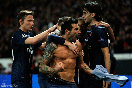 Paris Saint Germain players celebrate after Ezequiel Lavezzi scored the equalizer.