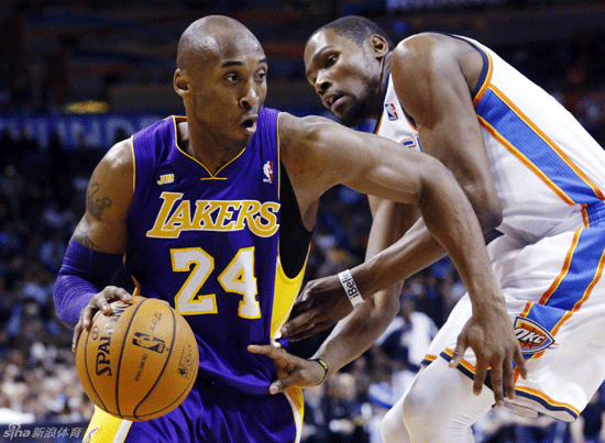 Kobe Bryant of LA Lakers tries to drive past Kevin Durant of Oklahoma City Thunders in a NBA game between Lakers and Thunders on March 6, 2013.