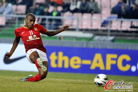 Muriqui's equalizer rescues a point for Evergrande.