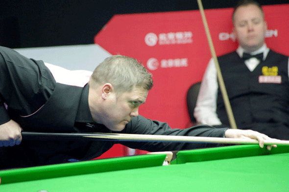  John Higgins suffered a first round defeat at China Open as he squandered a 3-1 lead against Robert Milkins, losing 5-4.