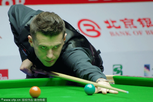 Mark Selby beat Ricky Walden 5-2, ensuring that he will regain the world number one spot from Trump.