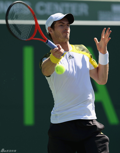 Andy Murray hits a forehand shot on his way to beating Marin Cilic 6-4, 6-3.