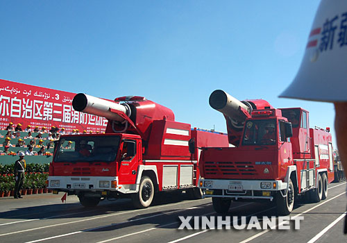 這是採用了航空渦輪噴氣發動機技術的渦噴消防車