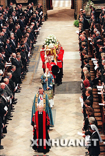 這是1997年9月6日，戴安娜的葬禮在位於英國倫敦的威斯敏斯特教堂舉行。 新華社發