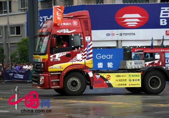 跟踪2007卡车大赛重庆站 表演现场