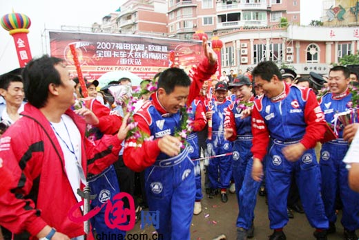 鏖战山城“T”路 欧曼赛车重庆“淬火”(组图)