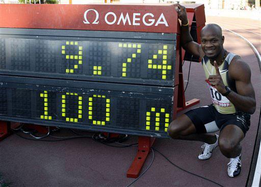 鲍威尔刷新男子百米赛跑世界纪录[组图]