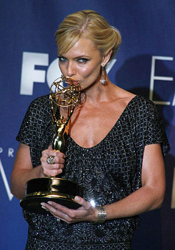 杰米·普莱斯利凭《愚人善事》荣获喜剧类最佳女配角