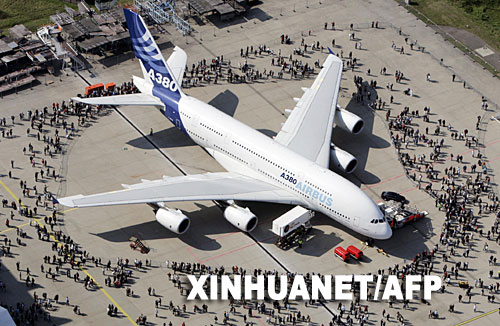 9月16日，一架空中客車A380巨型客機在德國漢堡機場舉行的“機場日”展覽活動上展出。
