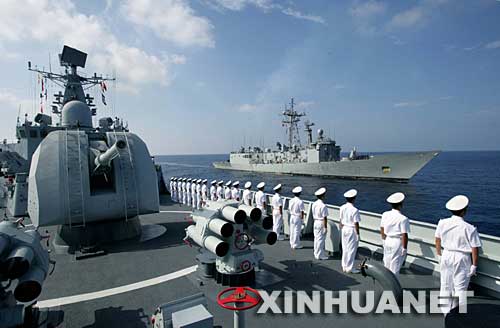  9月18日，“中西友谊－2007”海上联合军事演习在西班牙加的斯附近的大西洋海域举行。这是中国海军舰艇首次在大西洋与西班牙海军举行海上联合军事演习。 新华社记者 查春明 摄 