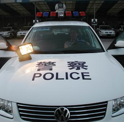 成都新警车投入使用 车顶旋转摄像头全天监控[组图]