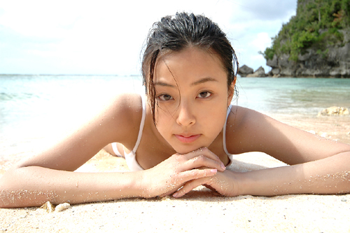 沙滩游泳美少女清纯写真