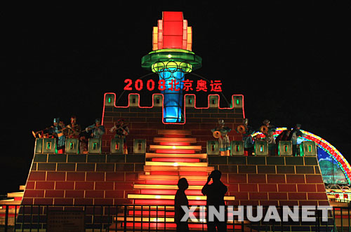 9月23日，在天津水上公園，“奧運之光”大型燈會布展工作完成。新華社發