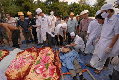 越南橋梁坍塌目前造成至少52人死170多人傷[組圖]