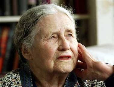 英国女作家多丽丝获2007年度诺贝尔文学奖