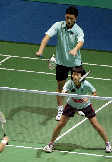 名将汤仙虎和李永波两子亮相好运北京羽毛球赛(组图)