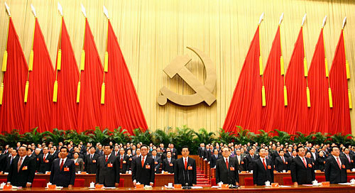 10月21日，中国共产党第十七次全国代表大会在北京人民大会堂胜利闭幕。胡锦涛、江泽民、吴邦国、温家宝、贾庆林、曾庆红、吴官正、李长春、罗干等出席大会。 