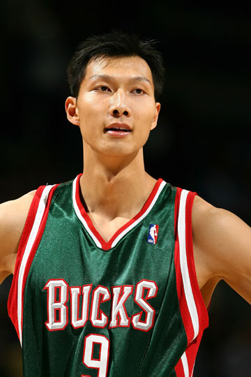 图说易建联征战NBA之路 号码三变 扬威密城