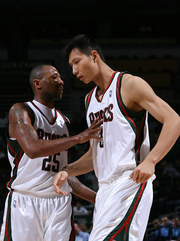 图说易建联征战NBA之路 号码三变 扬威密城