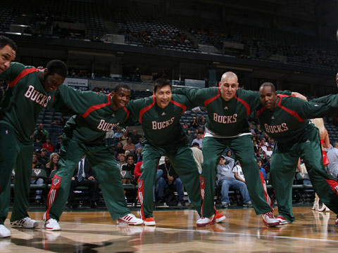 图说易建联征战NBA之路 号码三变 扬威密城
