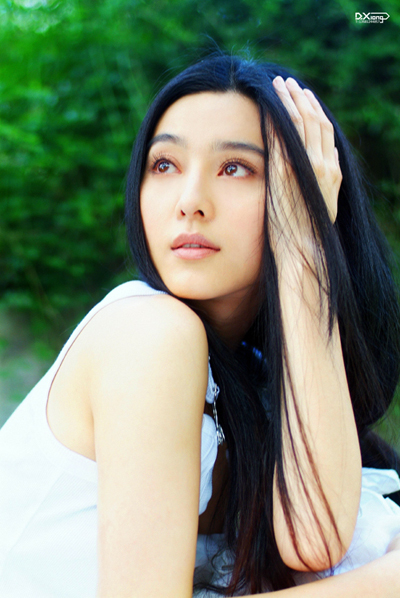 范冰冰郊野裸妆写真