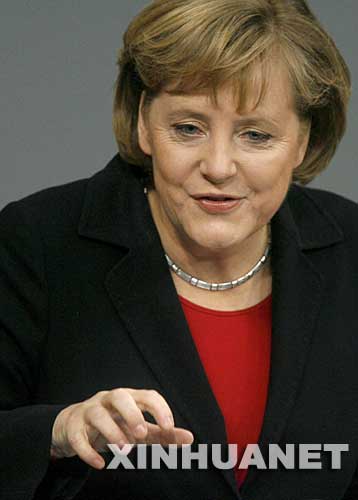 安格拉·默克爾：德國總理。 默克爾2005年11月22日在德國聯邦議院總理選舉中當選新一屆聯邦總理，成為德國歷史上第一位女總理。 這是2006年12月14日，德國總理默克爾在首都柏林聯邦議院就德國擔任歐盟輪值主席國的政策發言。