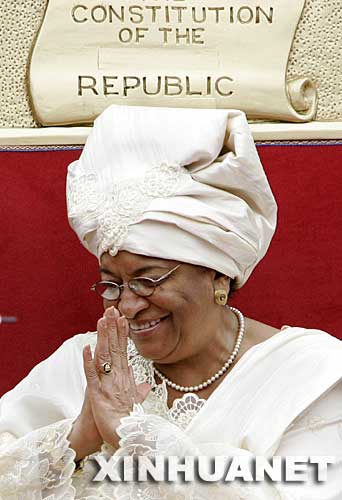埃倫·約翰遜－瑟利夫：賴比瑞亞總統。 約翰遜－瑟利夫在2005年11月的總統選舉中勝出，成為非洲歷史上首位民選女總統。 這是2006年1月16日，賴比瑞亞總統埃倫·約翰遜－瑟利夫在首都蒙羅維亞舉行的宣誓就職儀式上。